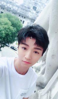 娱乐圈吃瓜王俊凯是谁啊,揭秘王俊凯的瓜田传奇