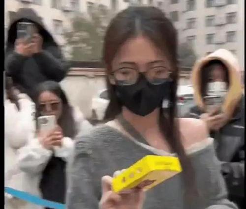 娱乐资讯吃瓜爆料翻车,吃瓜群众误信谣言,真相揭露令人唏嘘